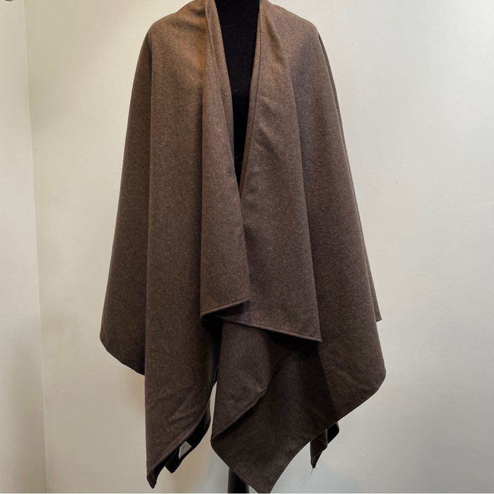 m0851 Blanket Cape in Cocoa Brown — Montreal Luxury Outerwear Brand - Picture 1 of 9